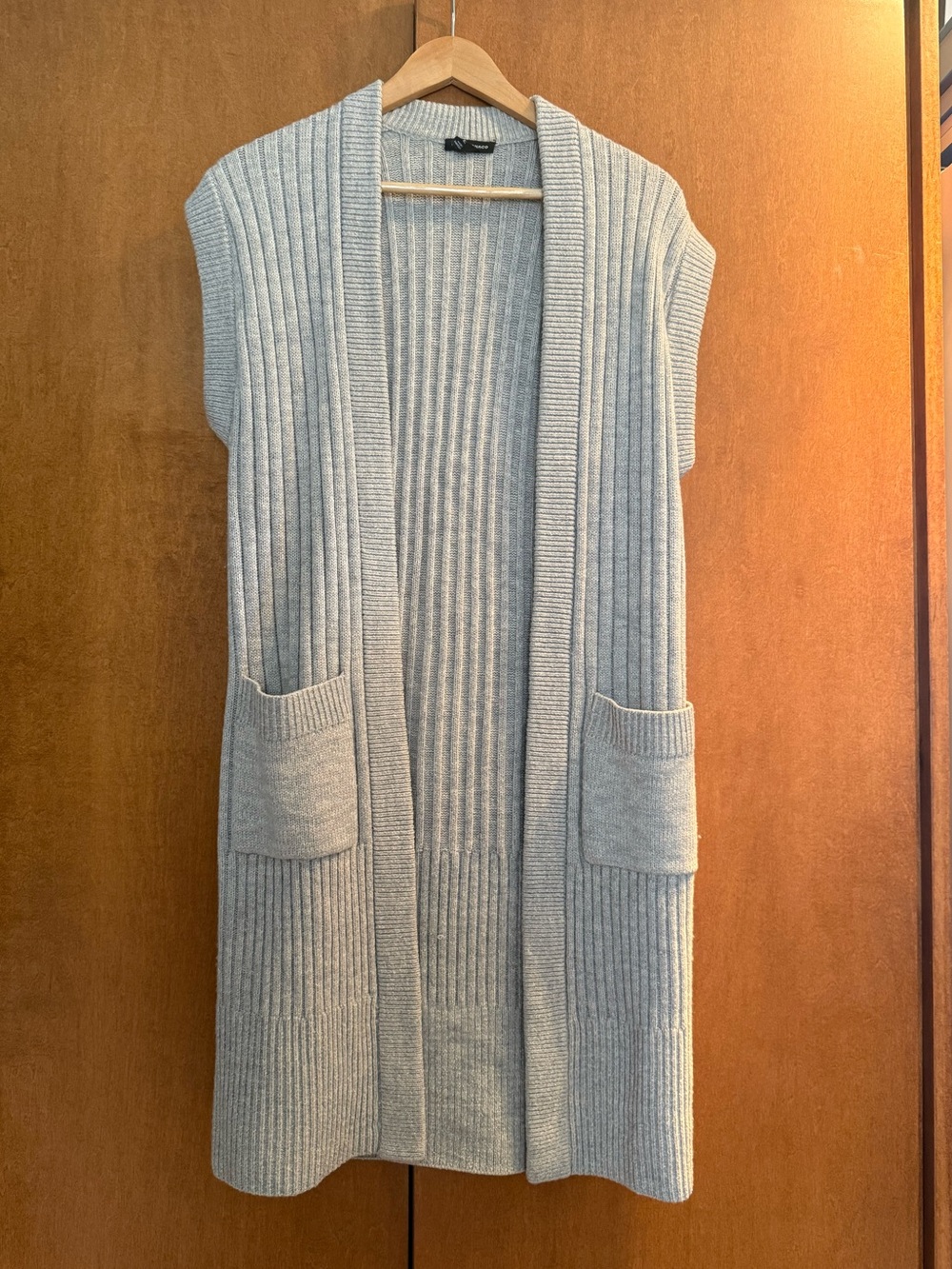 Club Monaco Light Gray Ribbed Open-Front Sleeveless Cardigan Vest